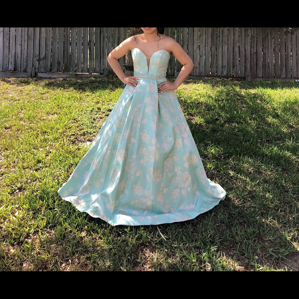 CAMILLE LA VIE PROM DRESS - Picture 6 of 7